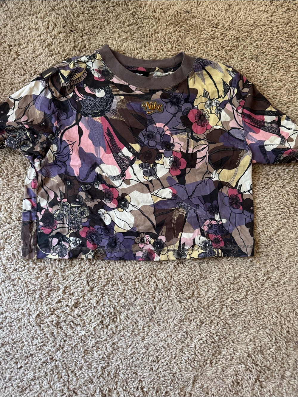 Nike Women’s size XS Floral Crop Tee